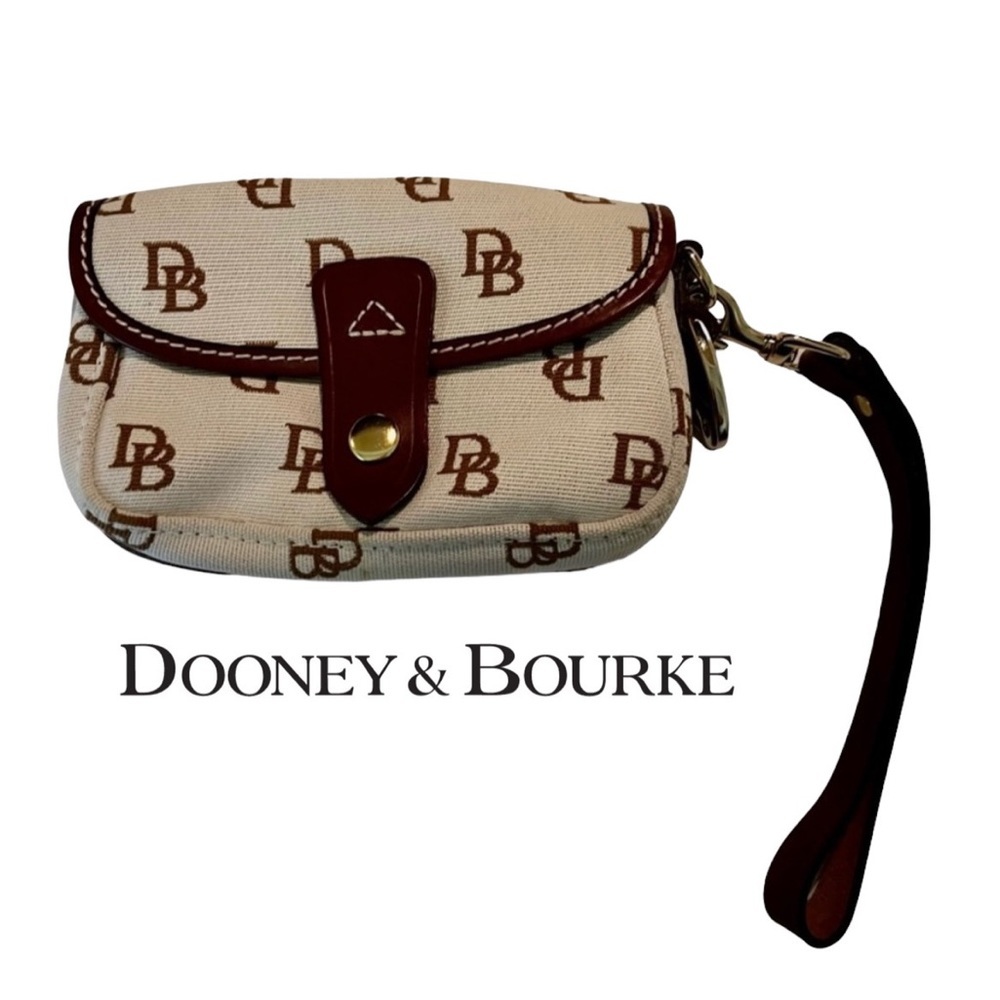 Dooney & Bourke clutch w/ wrist strap